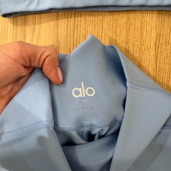 Alo Yoga Air Lift Light Blue Sports Bra and Leggings Set - Picture 3 of 4